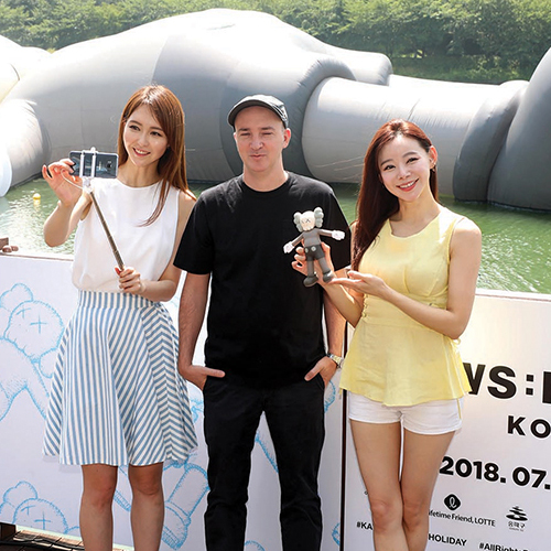 Gigantic Toy Floating On Seokchon Lake